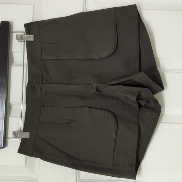 Lululemon shorts, size 6 - Picture 3 of 6